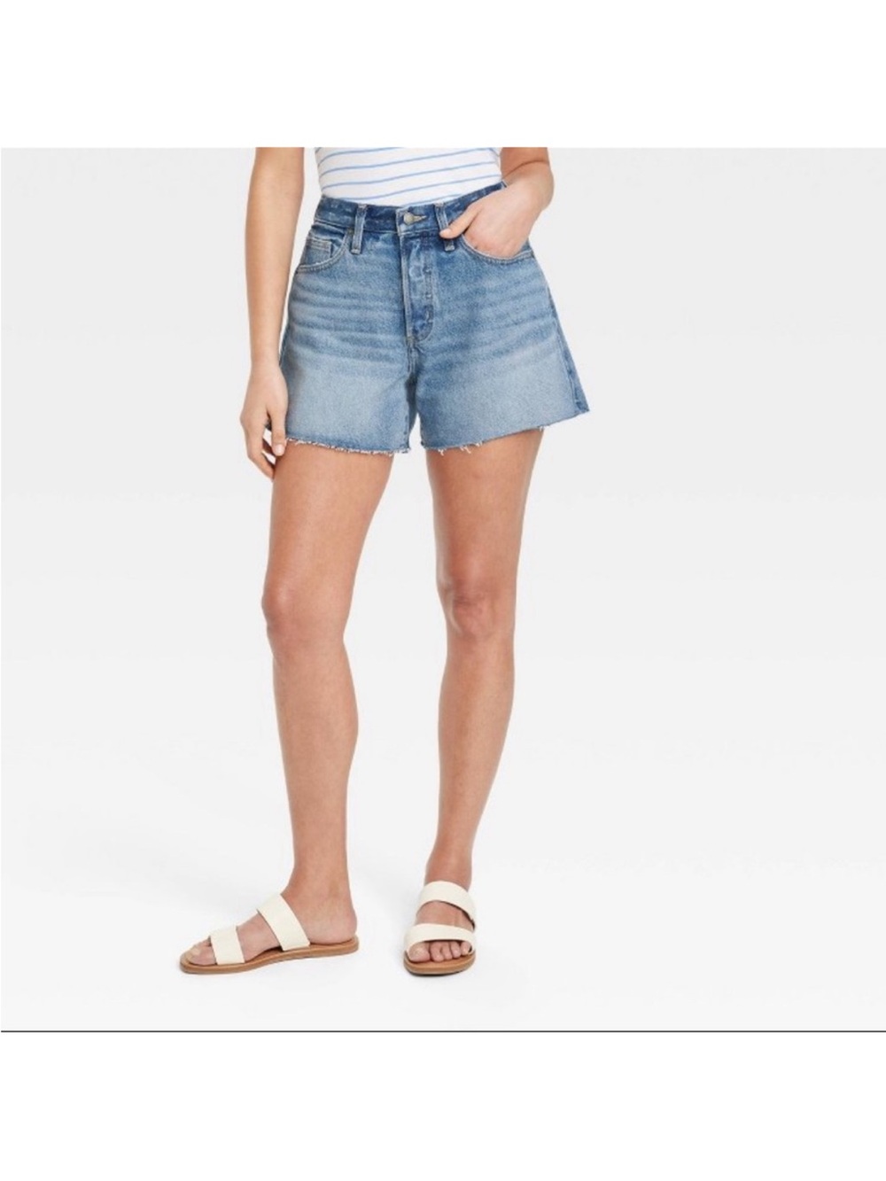 NWOT Target Universal Thread Mid-Rise 90s Baggy Denim Short in Medium Wash